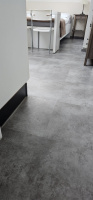   Vinylová podlah v pokoji Bukoma Stone uClick XL Beton Kámen Šedohnědý 2